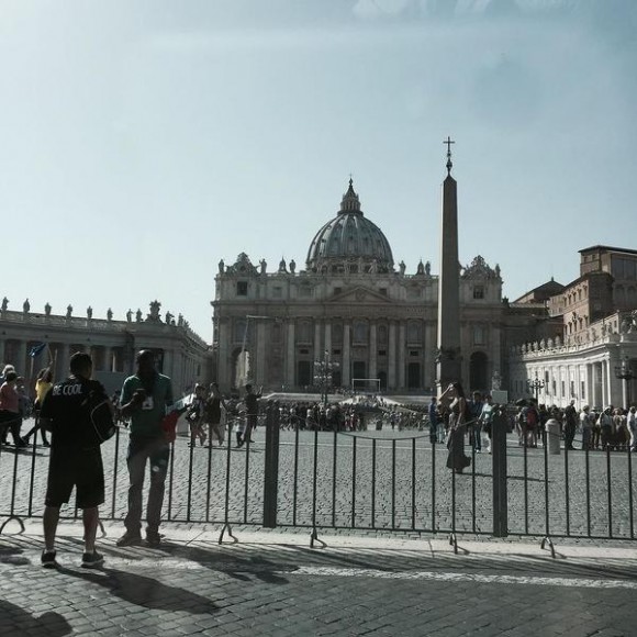 La Plaza San Pedro, en el Vaticano, al mediodía. Foto: Rosa Miriam Elizalde/ Cubadebate