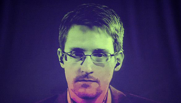 Edward Snowden entregó pruebas a la prensa de que los servicios de inteligencia de EE.UU estaban realizando un espionaje masivo e indiscriminado a los ciudadanos. Foto: Tomada de BBC Mundo