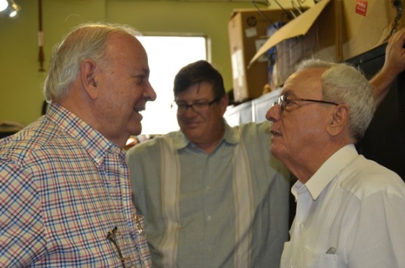 Eusebio Leal junto a Emiliano Salcines prominente historiador de Tampa, quien ha realizado importantes estudios sobre la presencia de José Martí en esa ciudad floridana