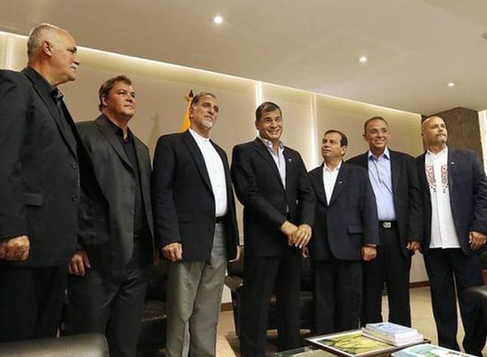 Rafael Correa agradece a héroes cubanos. Foto: PL