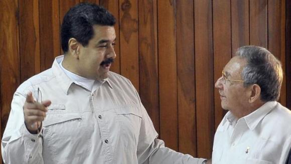 Raúl y Maduro. Foto de Archivo: Estudio Revolución