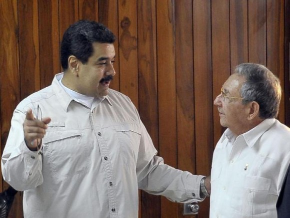 Raúl y Maduro en La Habana, 9 de octubre de 2015 Foto: Estudios Revolución