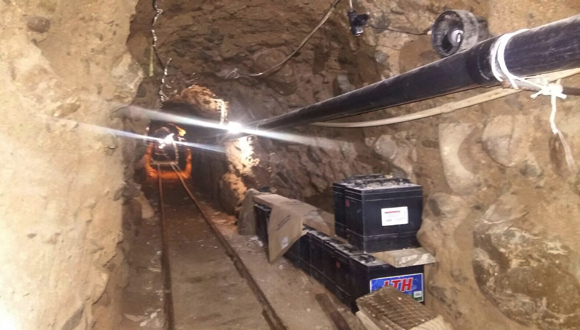 Túnel subterráneo utilizado para trasladar droga desde Tijuana, México, a San Diego, California, Estados Unidos. (Foto: AP.)