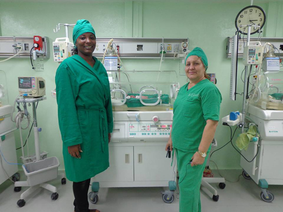 Parte del equipo de Neonatología del hospital Héroes del Baire de Nueva Gerona. Foto tomada de Facebook