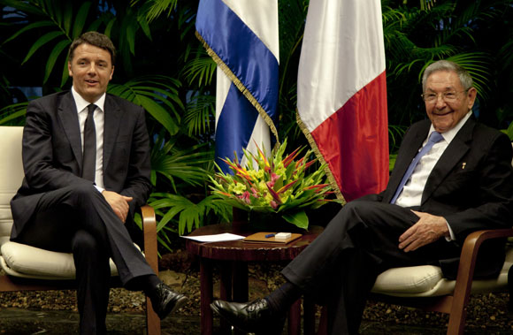 Matteo Renzi junto a Raúl Castro. Foto: Ismael Francisco/Cubadebate