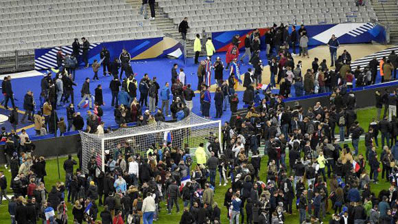 En el Stade de France se encontraban unos 80 mil aficionados en el momento de los ataques. Foto: AFP.