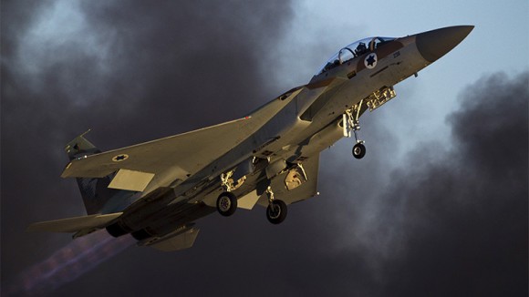  Un avión de combate F-15 de la Fuerza Aérea de Israel durante una exhibición en la base de Hatzerim, sur de Israel. / Reuters / Amir Cohen 