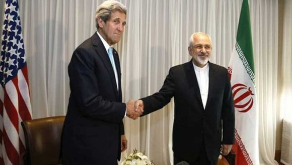 Secretario de Estado estadounidense John Kerry y canciller iraní, Mohamad Yavad Zarif durante negociaciones del acuerdo. Foto: Ap.