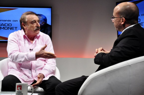 Ignacio Ramonet en la Mesa Redonda de la Televisión Cubana. Foto: Roberto Garaicoa/ Cubadebate