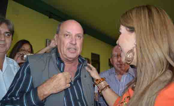 Olga Tañón conversa con el presidente del ICRT Danilo Sirio. Foto: Marianela Dufflar/ Cubadebate.