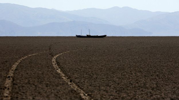 El gobierno de Evo Morales, caracterizado por su respeto y cuidado por la naturalez, emprende un plan para recuperar el lago. Foto: Reuters.
