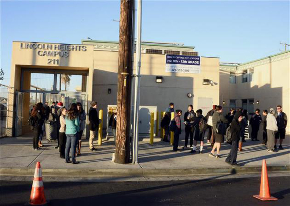 Cierran escuelas en Los Ángeles por una amenaza de bomba