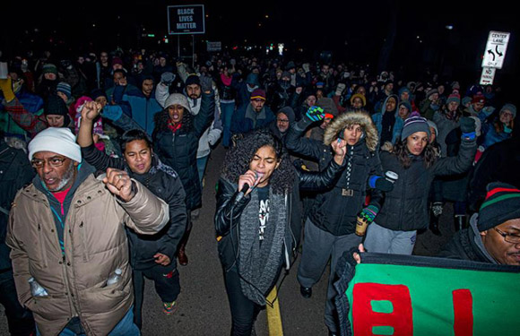 Las protestas por la violencia policial contra afroamericanos aumentan en los Estados Unidos, pero las muertes no cesan. Foto tomada de Noticias Caracol.