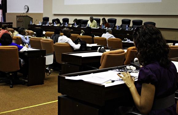 Tercera jornada del trabajo en Comisiones de la Asamblea Nacional del Poder Popular. Foto: José Raúl Concepción/ Cubadebate.