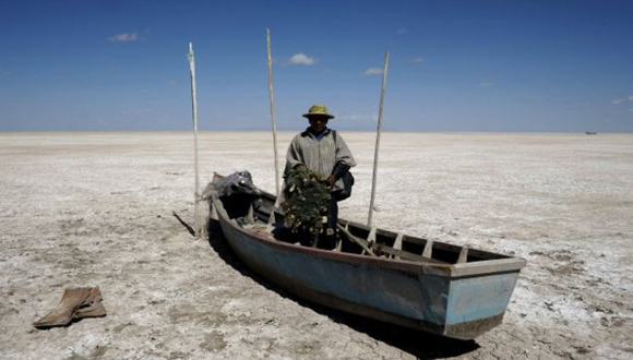 Un lago convertido en un desierto, es lo que le sucedió al Poopó. Foto: Reuters.
