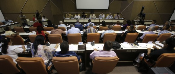 Trabajo en Comisiones de la Asamblea Nacional del Poder Popular. Agroalimentaria. Foto: Ismael Francisco/Cubadebate.