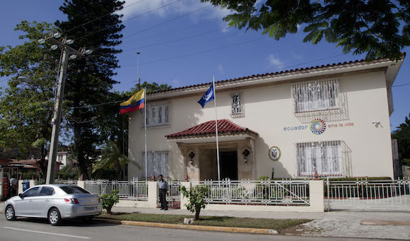 Embajada de Ecuador en La Habana, 1 de diciembre de 2015. Foto: Ismael Francisco/ Cubadebate