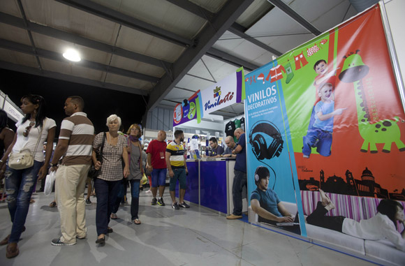 Una amplia gama de posibilidades ofrece FIART 2015, cuyos productos ocupan cuatro salas de Pabexpo. Foto: Ismael Francisco/Cubadebate.