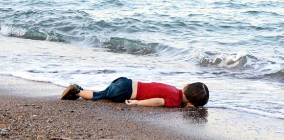 La foto de un niño muerto, símbolo del drama de los refugiados. Foto: Reuters.
