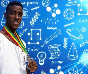 Álvaro Lagar Sosa (Santiago de Cuba, 1995) medallista iberoamericano de Química en 2013 y uno de los ganadores de la reciente edición de la Olimpiada Nacional Universitaria de Química (ONUQ). (Foto: Daymaris Martínez)