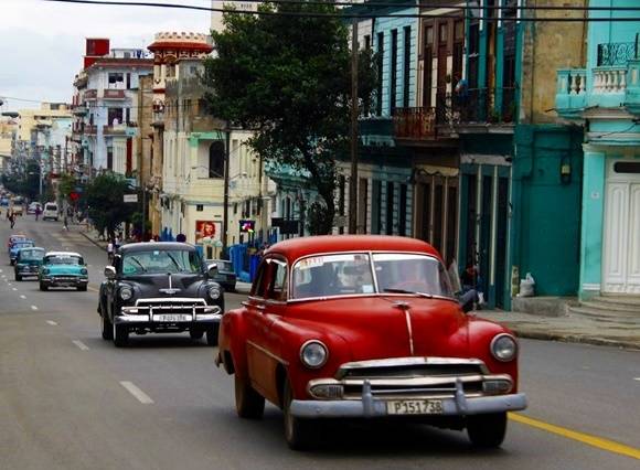 Las taxistas deberán ajustarse a los nuevos precios o serán sancionados. Foto: José Raúl Concepción/Cubadebate.
