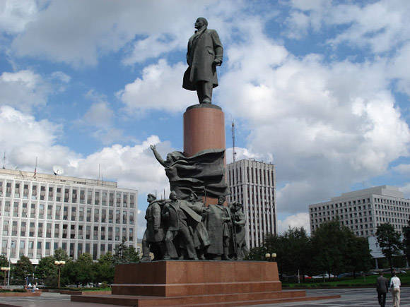 Estatuas de Lenin en la plaza Kaluzhskaya