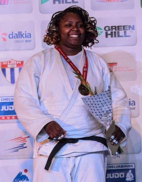 La cubana Idalys Ortiz, gano la medalla de oro al vencer en la final a la francesa Lucie Louette, en la división de +78 Kg, en el Grand Prix de Judo, que se celebra en el Coliseo de la Ciudad Deportiva, en La Habana, el 24 de enero de 2016.  Foto: Marcelino Vázquez / ACN