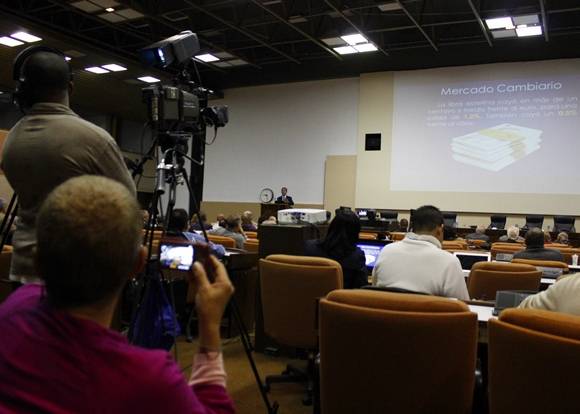 Diversos medios acudieron para cubrir la conferencia magistral. Foto: José Raúl Concepción/Cubadebate.