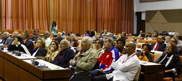 Personalidades de varios países acudieron para escuchar al académico y político dominicano. Foto: José Raúl Concepción/Cubadebate.