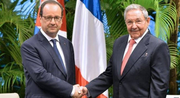El pasado año, Raúl recibió a Hollande en La Habana. Foto: Ismael Francisco/Cubadebate.