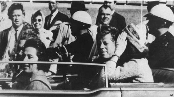 Uno de los errores más célebres de Wikipedia estuvo en la entrada sobre el asesinato de John F. Kennedy. Foto: AP.