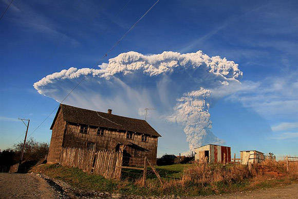 Ya en abril pasado otro volcán entró en erupción y las cenizas llegaron hasta Buenos Aires. Foto: AFP.