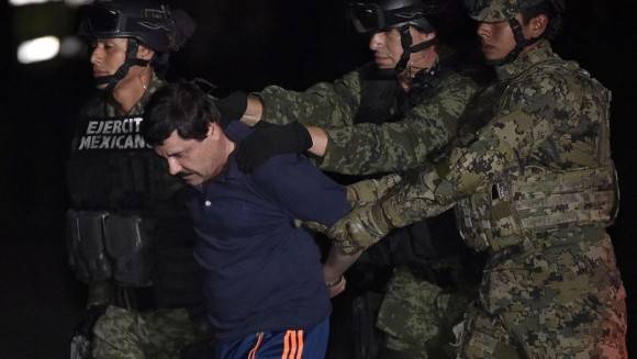 Momento del traslado a la cárcel, en la noche del viernes. Foto: AFP