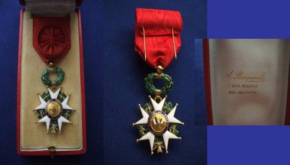 Cruz de oficial de la Legión de Honor.