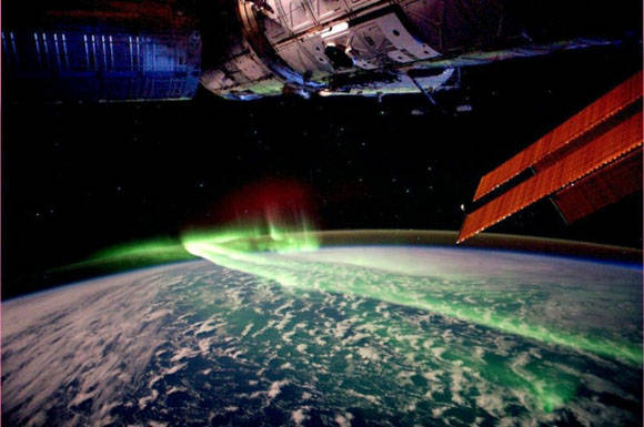 Así se ve una aurora boreal desde el Espacio. Foto. imgur.