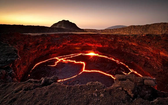 El lago de lava del volcán Erta Ale en Etiopía. Foto. imgur.