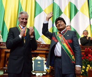 Evo Morales y su vicepresidente, Álvaro García Linera, durante la ceremonia de investidura. Foto: Tomada de Tomada de www.nacion.com