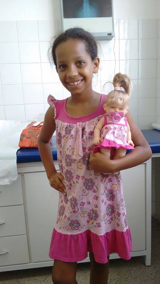 Nina y su muñeca