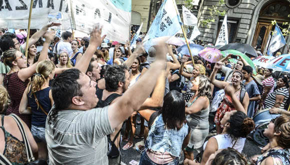 Denuncian despidos en Argentina. Foto: Kaloian/Cubadebate.