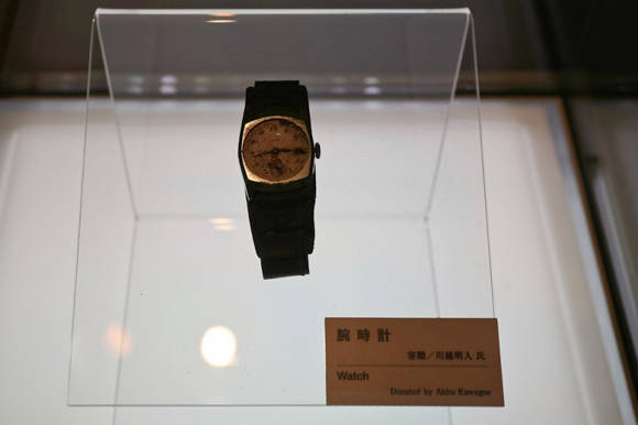 Reloj que pertenecía al japonés Akito Kavagove. Sus manecillas se detuvieron a las 8:15, exactamente a la hora del bombardeo de Hiroshima, en 1945. Foto: tumblr.