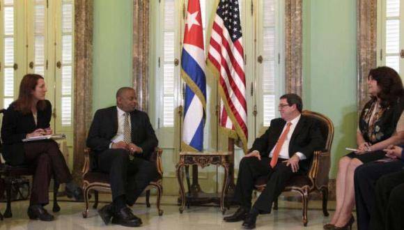 El ministro de Relaciones Exteriores de Cuba, Bruno Rodríguez Parrilla, recibió en la Cancillería al Excelentísimo Sr. Anthony Foxx, Secretario de Transporte de los Estados Unidos de América. Foto: Yaimí Ravelo/Granma.