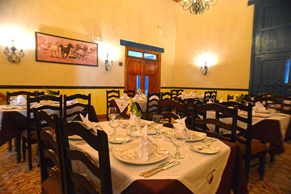 Restaurante del Hotel Caballeriza, inmueble de nueva creación puesto en marcha recientemente, evidencia de un programa que se ejecuta para hacer del turismo una importante actividad económica en la ciudad de Holguín, Cuba, el 11 de marzo de 2016. ACN FOTO/Juan Pablo CARRERAS