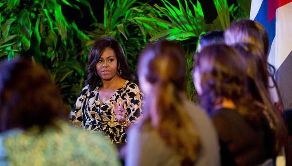 Michelle Obama durante su encuentro en la Fábrica del Arte. Foto: AP