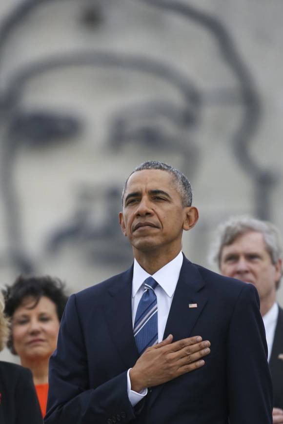 Obama rinde tributo a José Martí en la Plaza de la Revolución. Al fondo en la foto la figura del Che Guevara.  Foto: AP Photo/Dennis Rivera