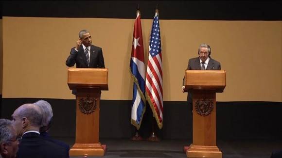 Conferencia de prensa de los presidentes Barack Obama y Raúl Castro. Foto: AP