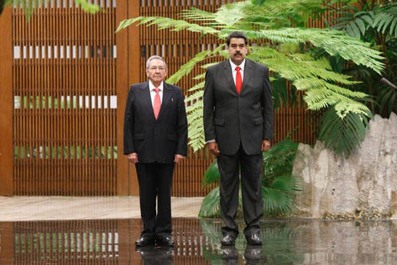 Raúl y Maduro en Palacio de la Revolución. Foto: @PresidencialVen.
