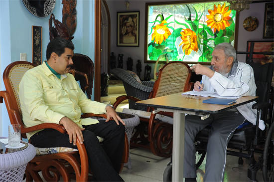 El Comandante en Jefe Fidel Castro Ruz sostuvo un amistoso encuentro este sábado con el Presidente de la República Bolivariana de Venezuela, Nicolás Maduro Moros, poco antes de concluir su visita oficial a Cuba.  Foto: Alex Castro