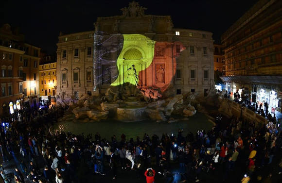 Italia, con la Fontana de Trevi iluminada se solidarizó con Bégica. Foto: Reuters