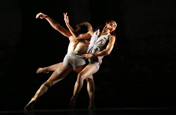 Debut de Acosta Danza en el gran Teatro de La Habana Alicia Alonso. Foto: Alejandro Ernesto/ EFE.
