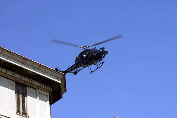 Helicóptero de "Rápido y Furioso" sobrevuela La Habana. Foto: José Raúl Concepción/ Cubadebate.